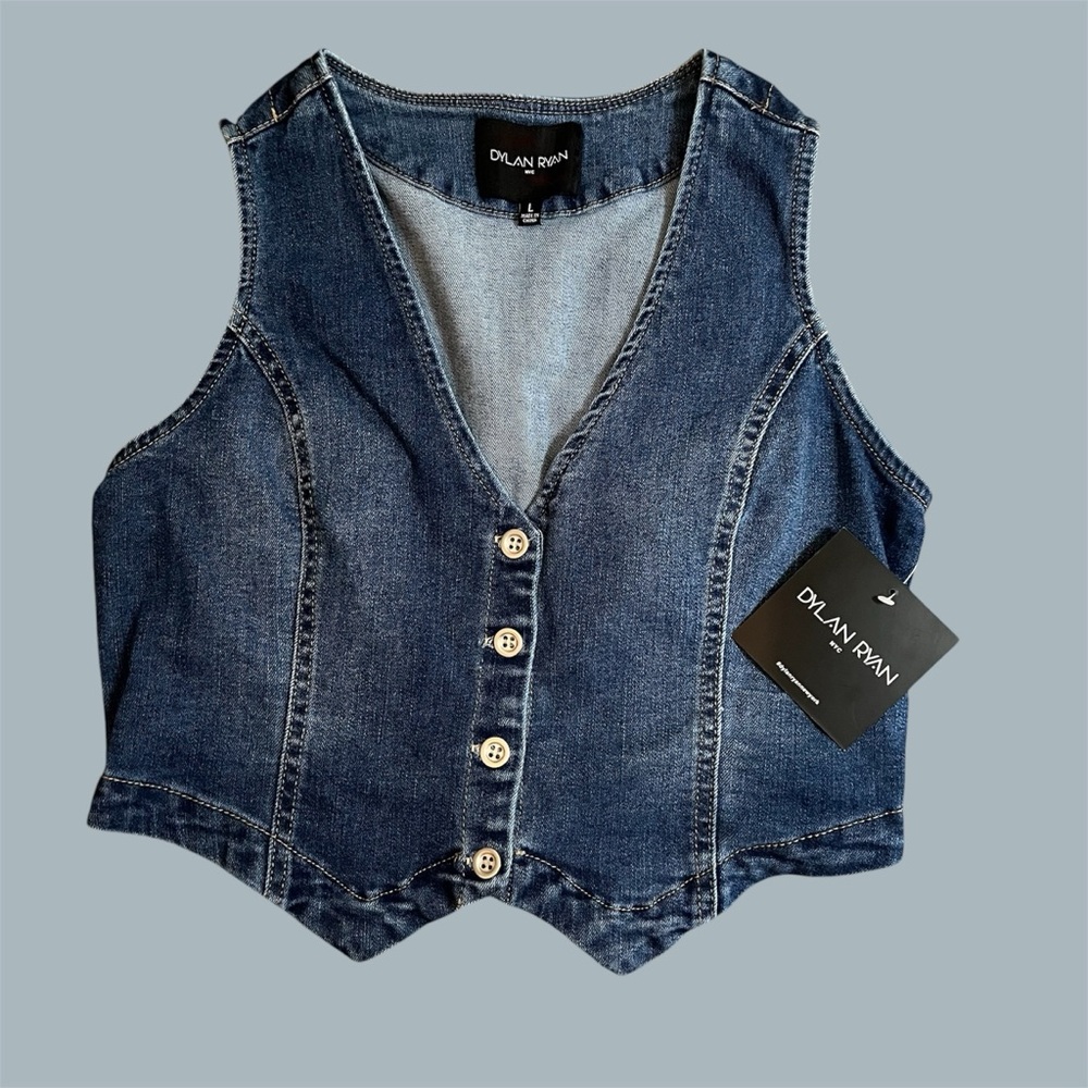 Blue denim button-up vest 🤍🦋